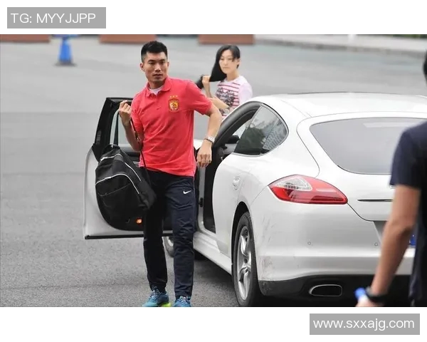 足球明星们的奢华座驾揭秘谁在开保时捷驰骋绿茵场