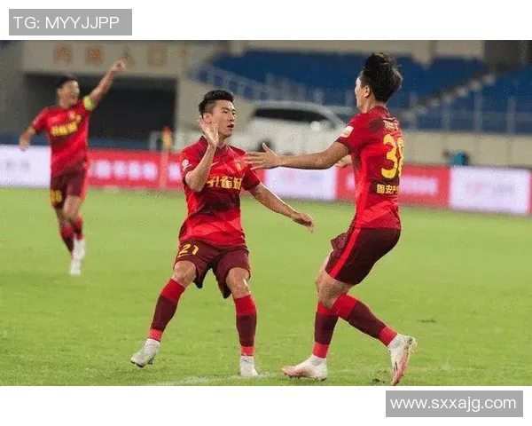 广州足球队以55分领跑大师赛积分榜展现强劲实力