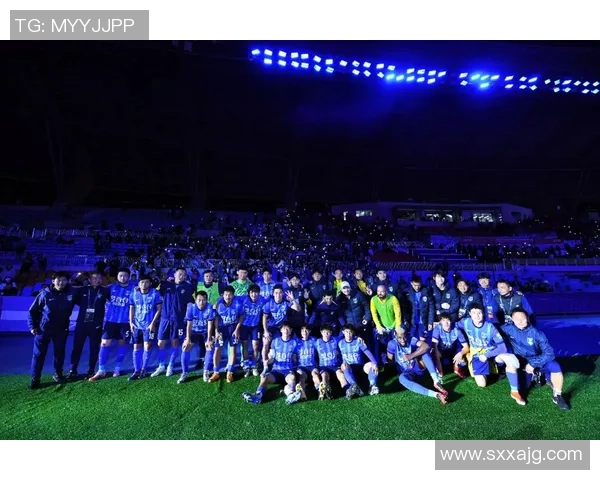 足球明星齐聚一堂激情四溢的多人海报展现足球魅力与团队精神